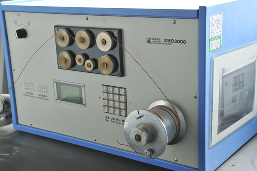 High pressure paint film continuity tester
